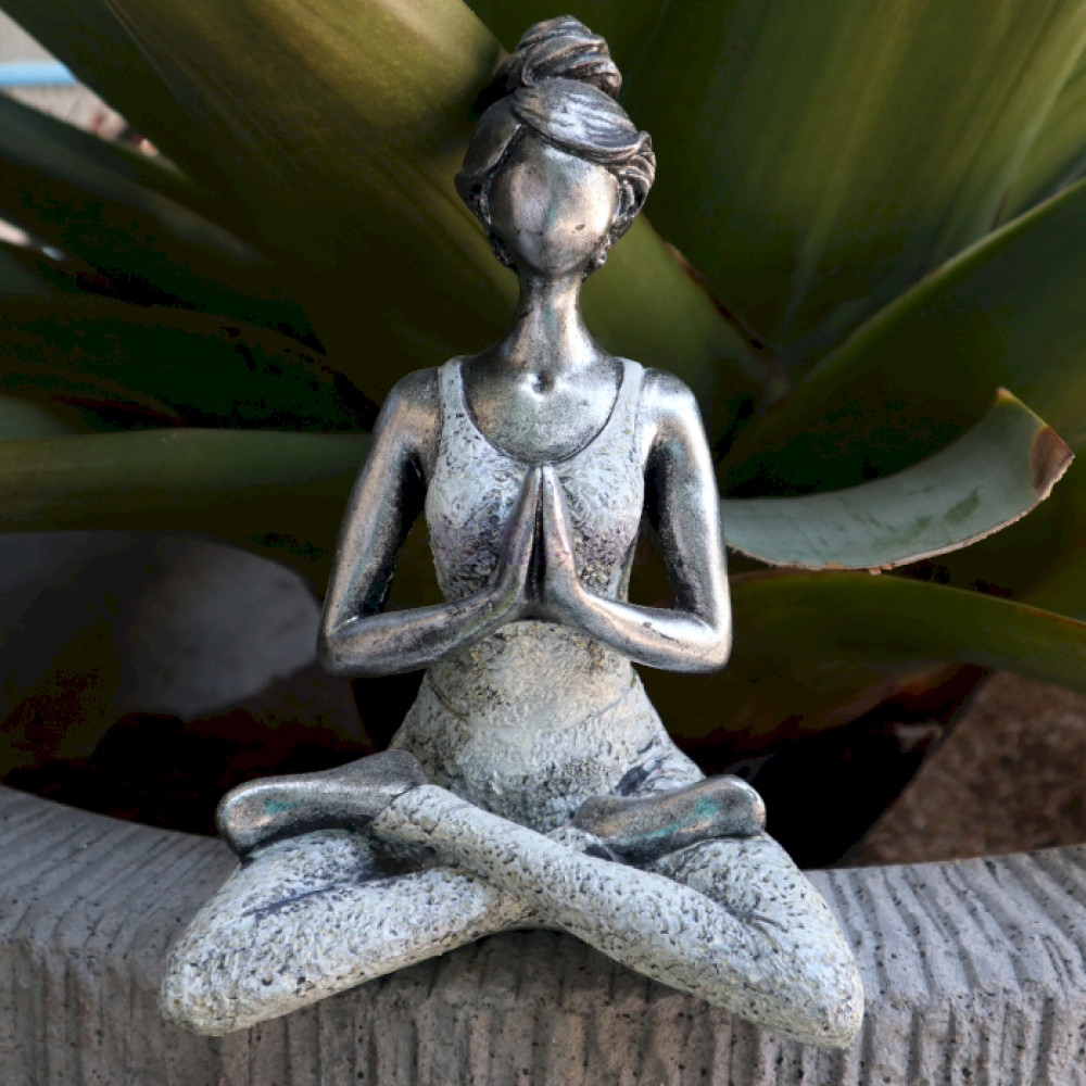 Figura Mujer Yoga - Plata y Blanco 24cm