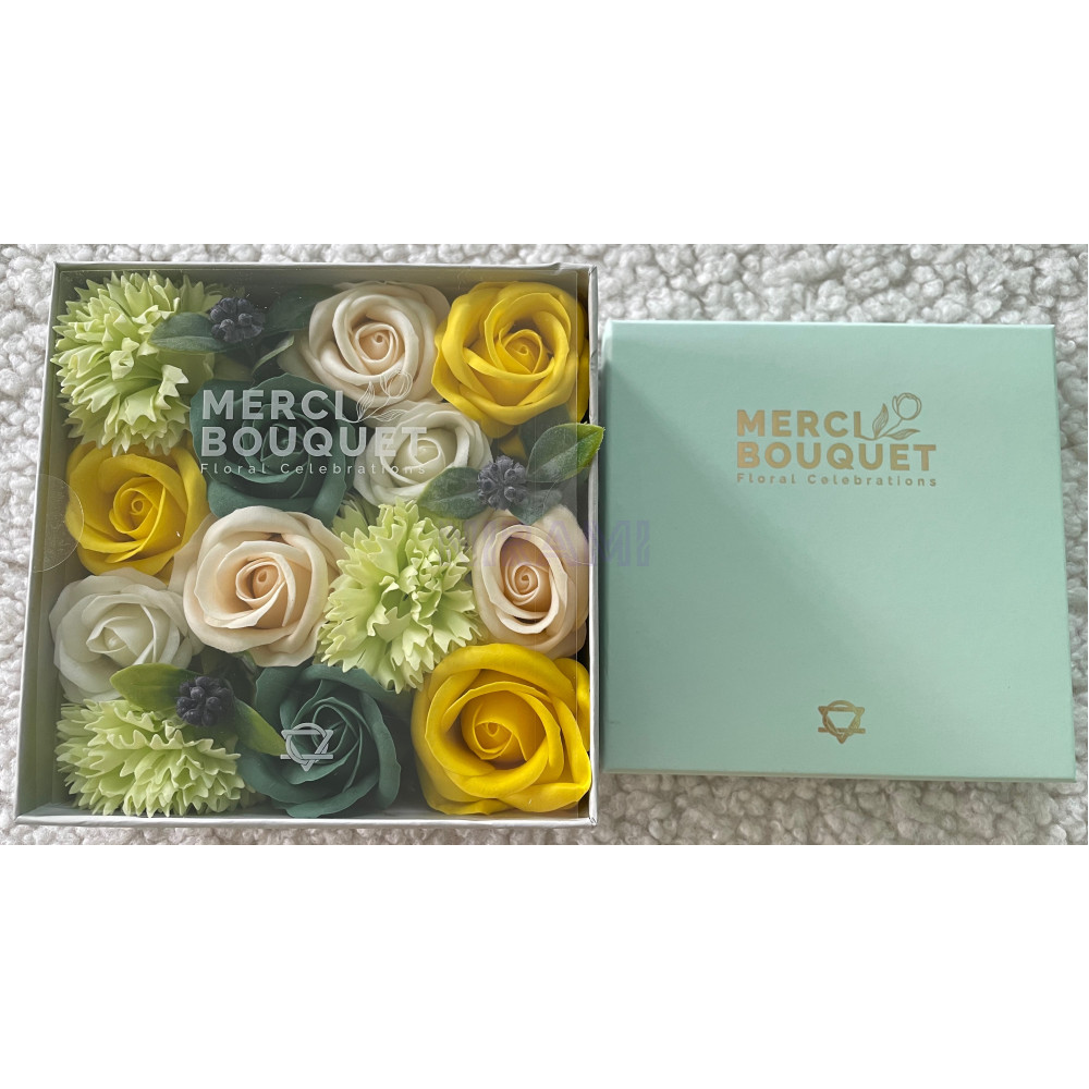 Celebraciones de Primavera - Amarillo y Verdes Caja Regalo Cuadrada Flores Jabón