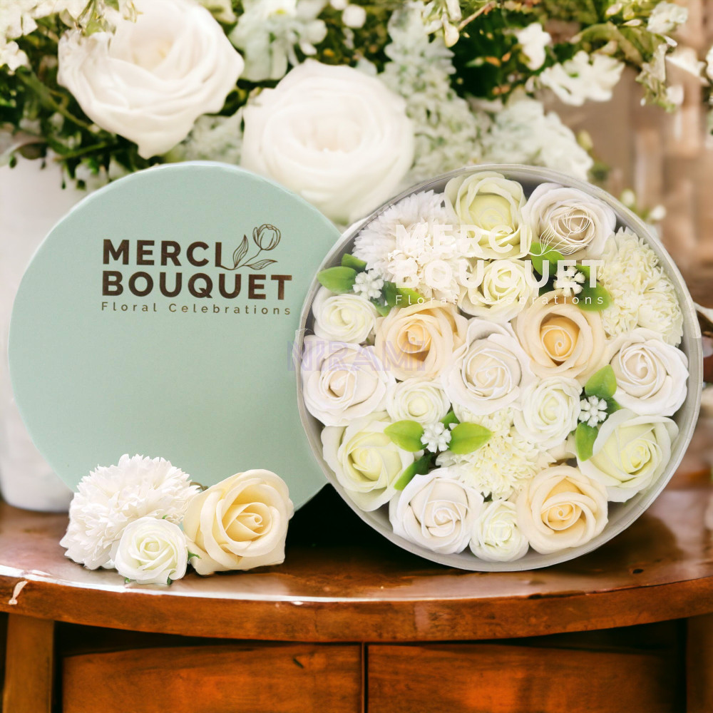 Bendiciones Boda Blanco y Marfil Caja Regalo Redonda Flores Jabón