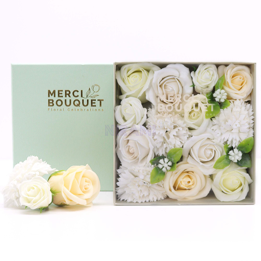 Bendiciones Boda Blanco y Marfil Caja Regalo Cuadrada Flores Jabón
