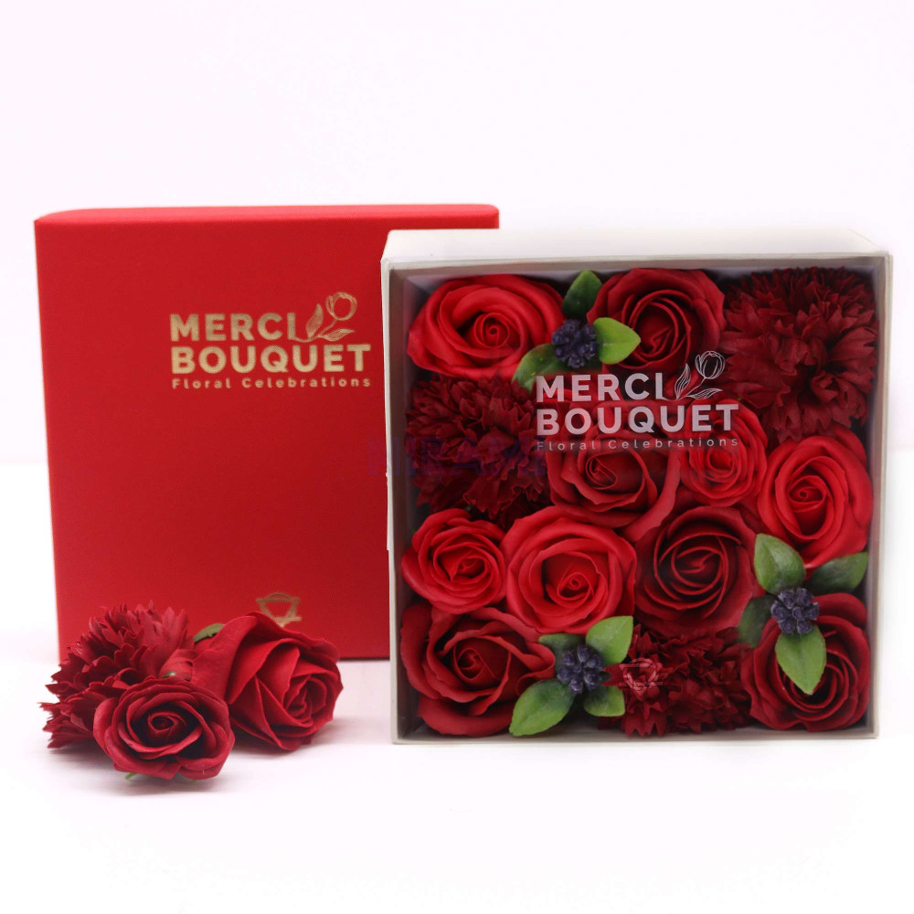 Rosas Rojas Clásicas Caja Regalo Cuadrada Flores Jabón