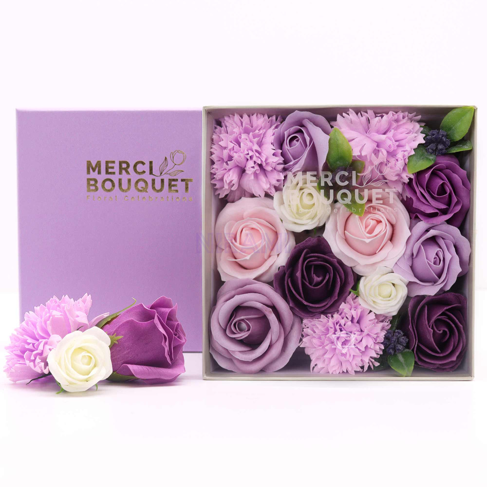 Rosa Lavanda y Clavel Caja Regalo Cuadrada Flores Jabón