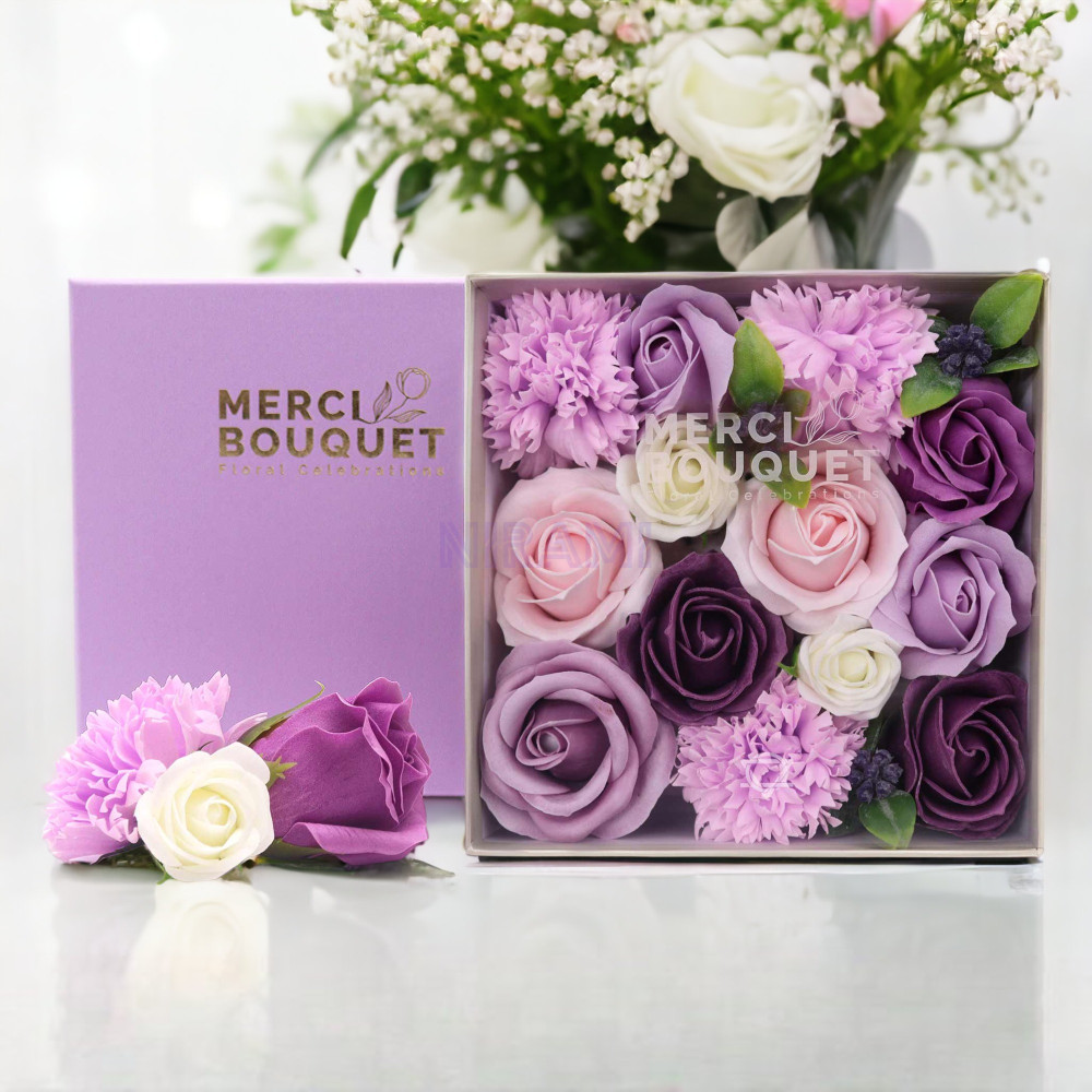 Rosa Lavanda y Clavel Caja Regalo Cuadrada Flores Jabón