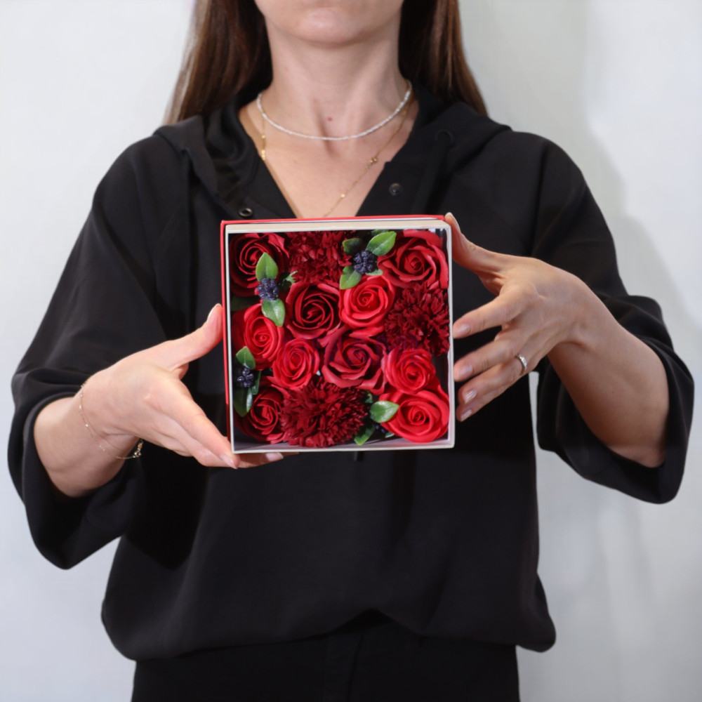 Rosas Rojas Clásicas Caja Regalo Cuadrada Flores Jabón