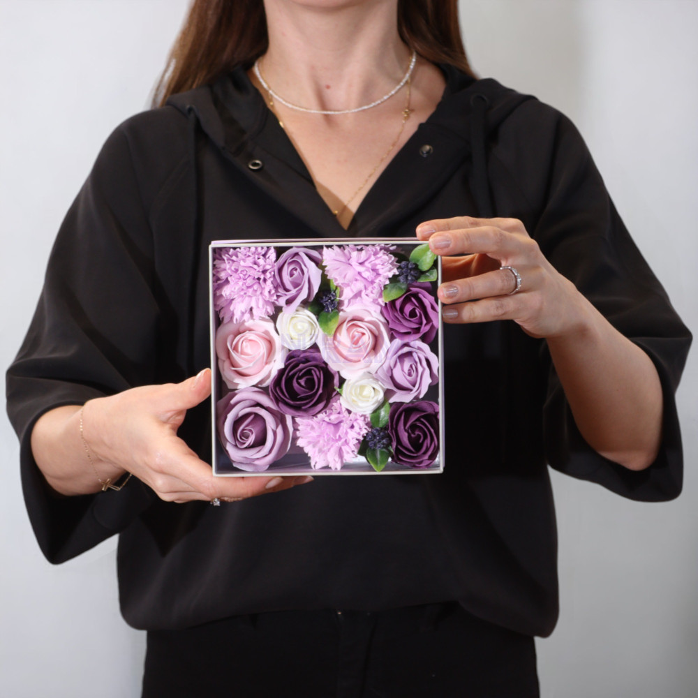 Rosa Lavanda y Clavel Caja Regalo Cuadrada Flores Jabón