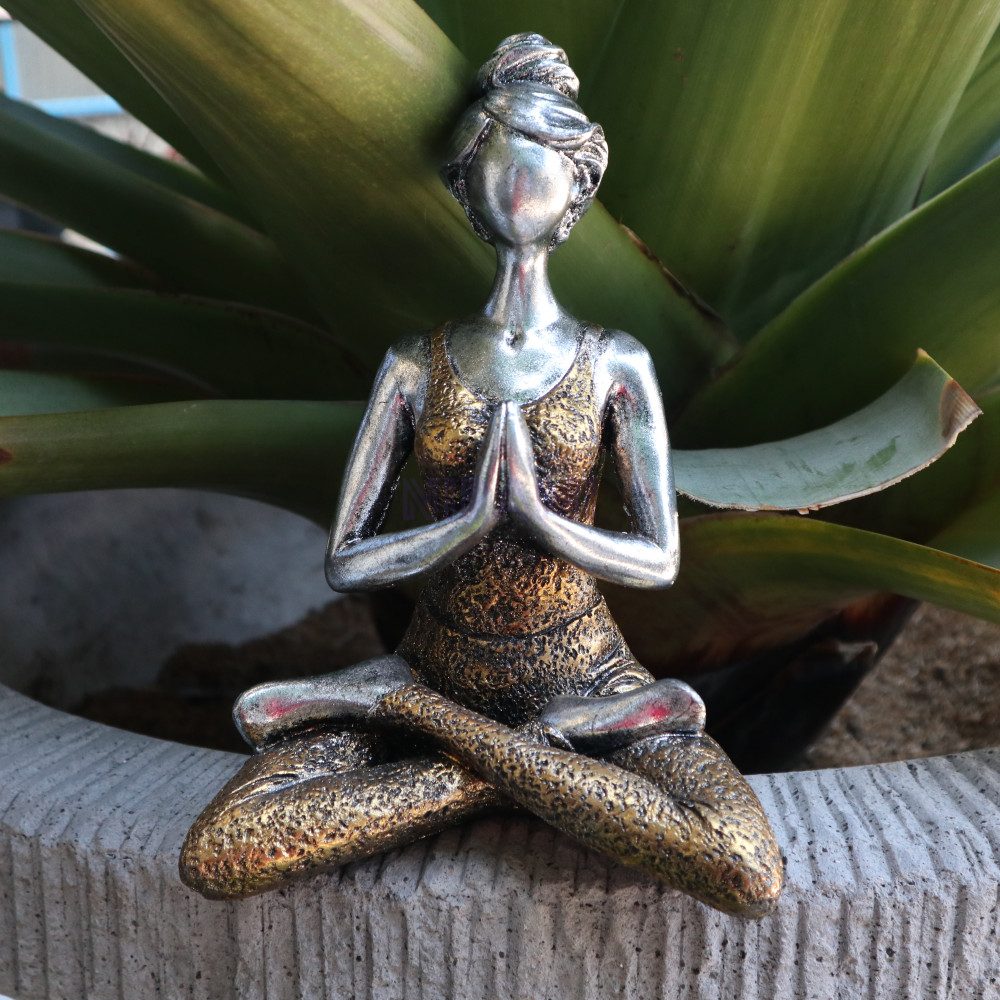 Figura Mujer Yoga - Plata y Oro 24cm