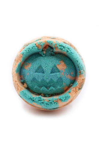 Bomba de baño de hinojo y naranja para Halloween