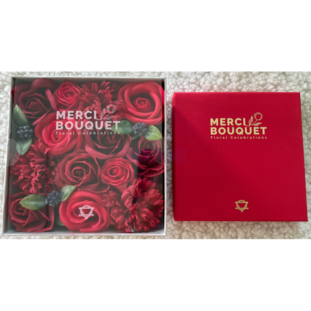 Rosas Rojas Clásicas Caja Regalo Cuadrada Flores Jabón