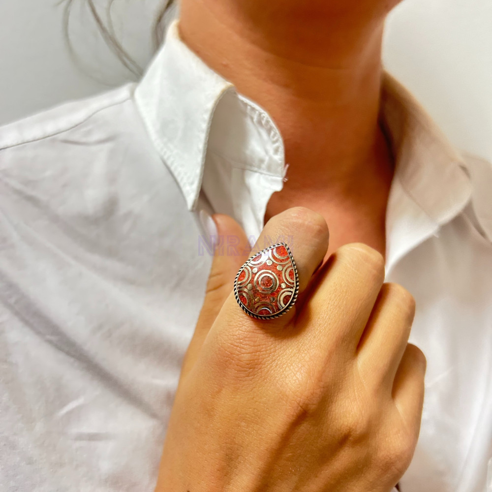 Anillo de lágrimas estilo nepalí (4 colores)